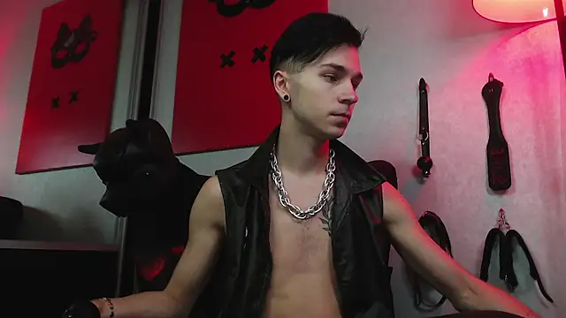 Joseph  Quinn online show from 01.31.25