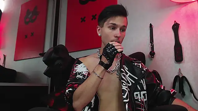 Joseph  Quinn online show from 02.19.25