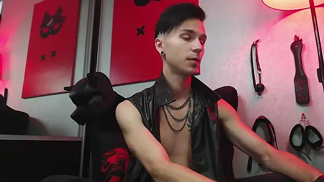 Joseph  Quinn online show from 03.06.25