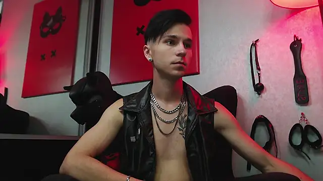 Joseph  Quinn online show from 03.06.25