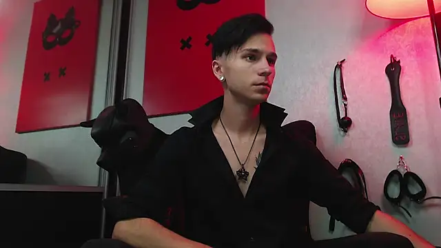 Joseph  Quinn online show from 03.07.25