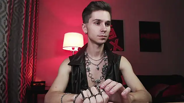 Joseph  Quinn online show from 10.29.25