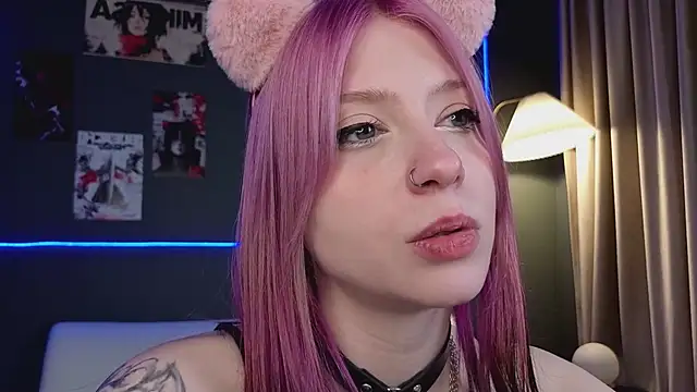 Snapshot of arielabradberry chatting on 04.25.26 arielabradberry online show from 04.25.26