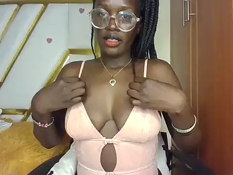 Snapshot of cutesmiling chatting on 12.16.24 cutesmiling online show from 12.16.24