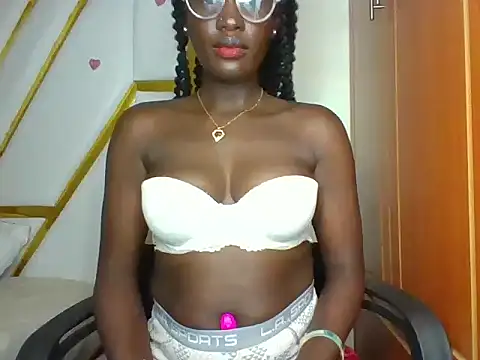 Snapshot of cutesmiling chatting on 01.18.25 cutesmiling online show from 01.18.25