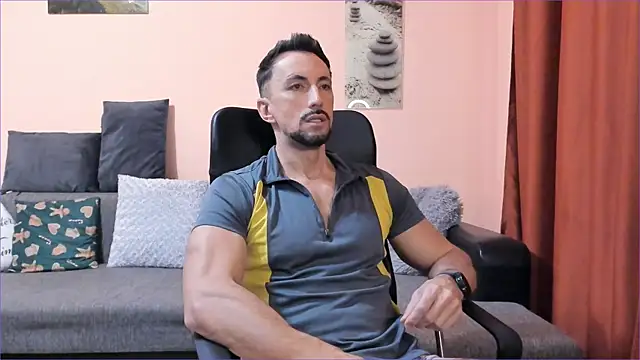 HotHunkTrainer online show from 01.05.25