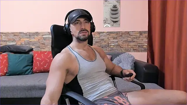 HotHunkTrainer online show from 01.14.25
