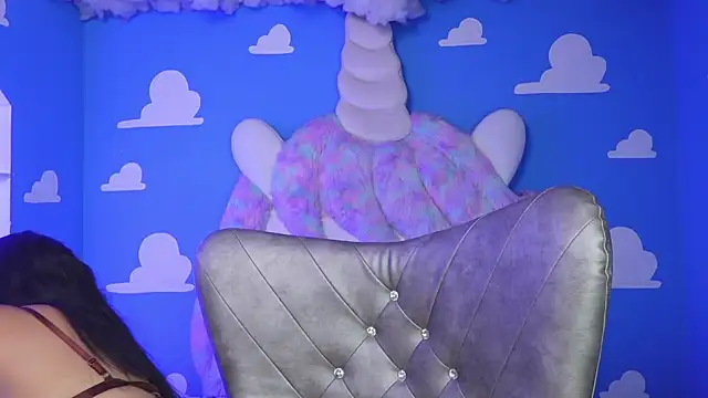 miss romyna online show from 12.22.25