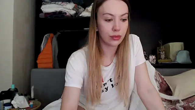 Snapshot of Scarlettford chatting on 09.24.25 Scarlettford online show from 09.24.25