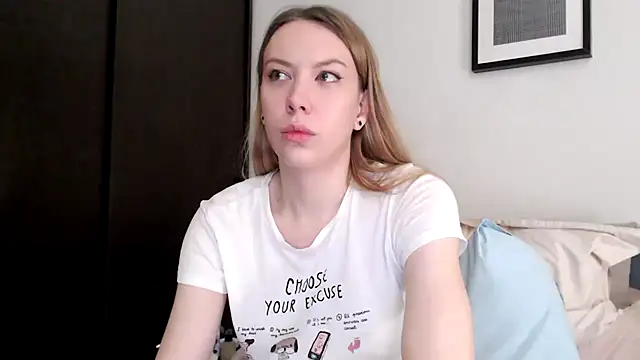 Snapshot of Scarlettford chatting on 10.26.25 Scarlettford online show from 10.26.25