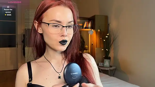 Snapshot of Sargonium999 chatting on 02.19.25 Sargonium999 online show from 02.19.25