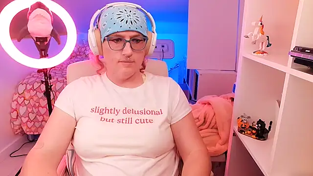 Snapshot of TransCayenne chatting on 11.11.25 TransCayenne online show from 11.11.25