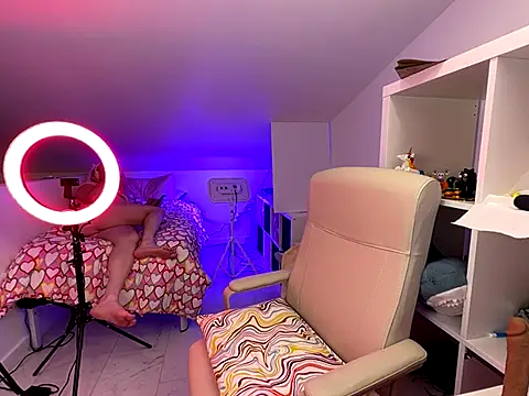 Snapshot of TransCayenne chatting on 11.18.25 TransCayenne online show from 11.18.25