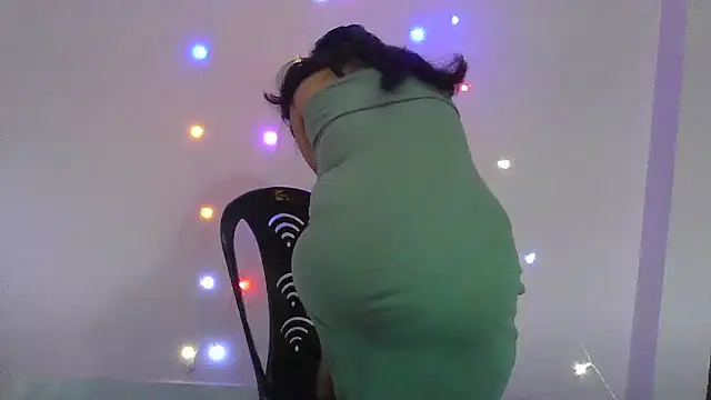 Snapshot of my-laila chatting on 10.16.25 my-laila online show from 10.16.25