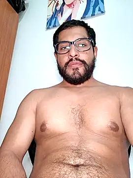 Snapshot of HombreS3n chatting on 03.04.25 HombreS3n online show from 03.04.25