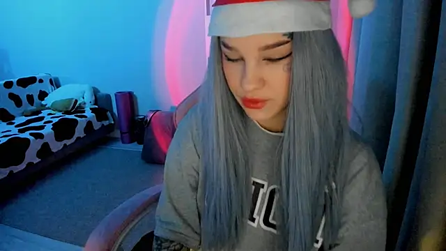 Snapshot of Ledy_WWWII chatting on 12.08.24 Ledy WWWII online show from 12.08.24