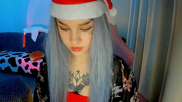 Snapshot of Ledy_WWWII chatting on 12.10.24 Ledy WWWII online show from 12.10.24