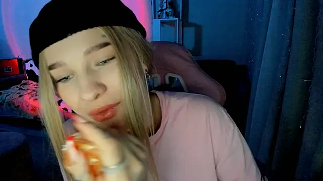 Snapshot of Ledy_WWWII chatting on 12.18.24 Ledy WWWII online show from 12.18.24