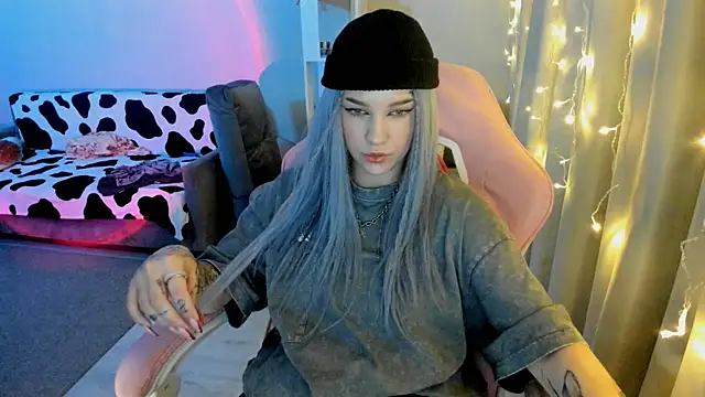 Snapshot of Ledy_WWWII chatting on 12.21.24 Ledy WWWII online show from 12.21.24