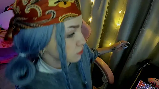 Snapshot of Ledy_WWWII chatting on 01.11.25 Ledy WWWII online show from 01.11.25