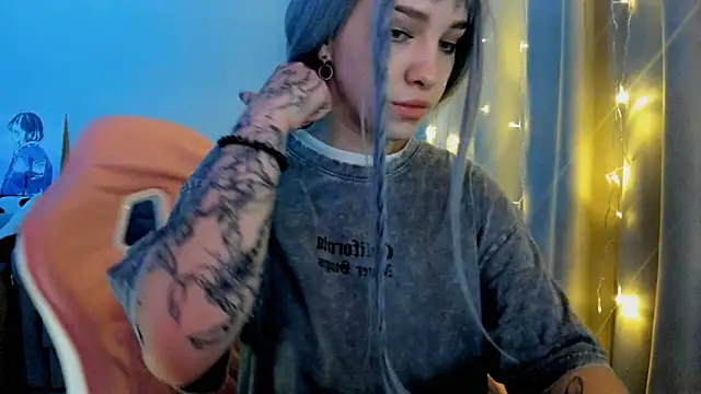 Snapshot of Ledy_WWWII chatting on 01.21.25 Ledy WWWII online show from 01.21.25