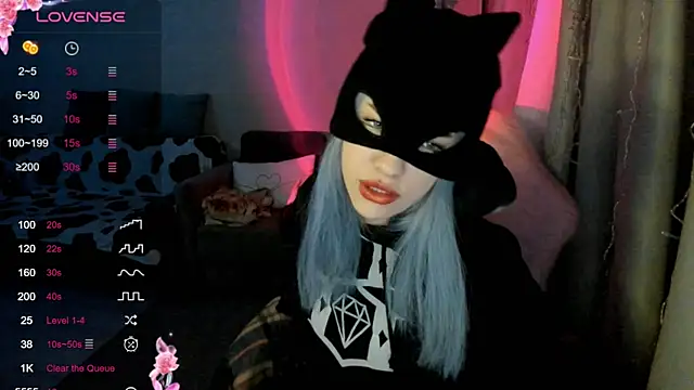 Snapshot of Ledy_WWWII chatting on 02.12.25 Ledy WWWII online show from 02.12.25