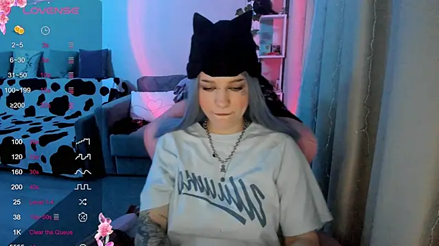 Snapshot of Ledy_WWWII chatting on 02.16.25 Ledy WWWII online show from 02.16.25