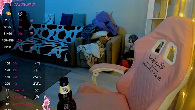 Snapshot of Ledy_WWWII chatting on 02.19.25 Ledy WWWII online show from 02.19.25