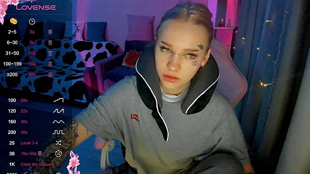 Snapshot of Ledy_WWWII chatting on 02.22.25 Ledy WWWII online show from 02.22.25