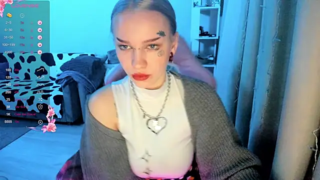 Snapshot of Ledy_WWWII chatting on 03.11.25 Ledy WWWII online show from 03.11.25