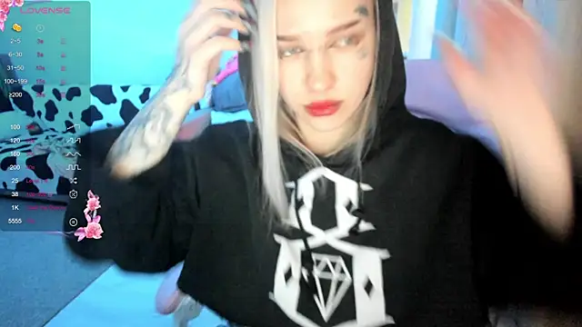 Snapshot of Ledy_WWWII chatting on 03.19.25 Ledy WWWII online show from 03.19.25