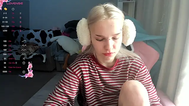 Snapshot of Ledy_WWWII chatting on 03.23.25 Ledy WWWII online show from 03.23.25