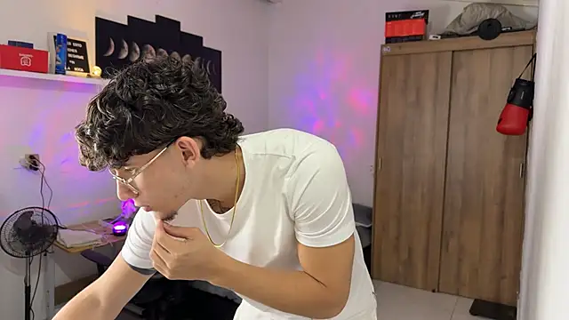 Kisan Smith online show from 11.24.25