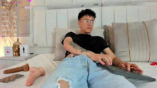 Snapshot of 1m_Joel chatting on 12.18.24 1m Joel online show from 12.18.24