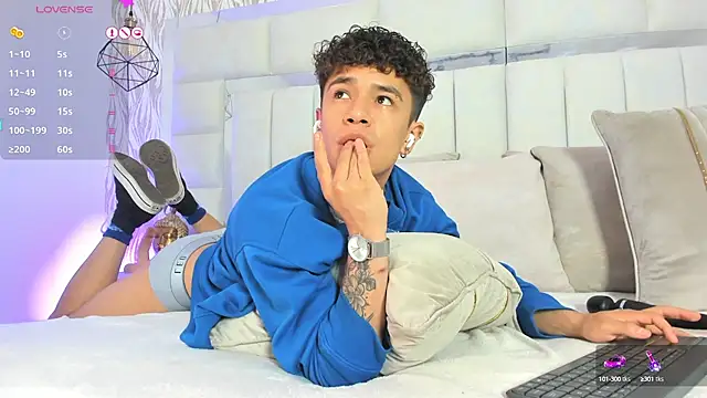 Snapshot of 1m_Joel chatting on 03.10.25 1m Joel online show from 03.10.25