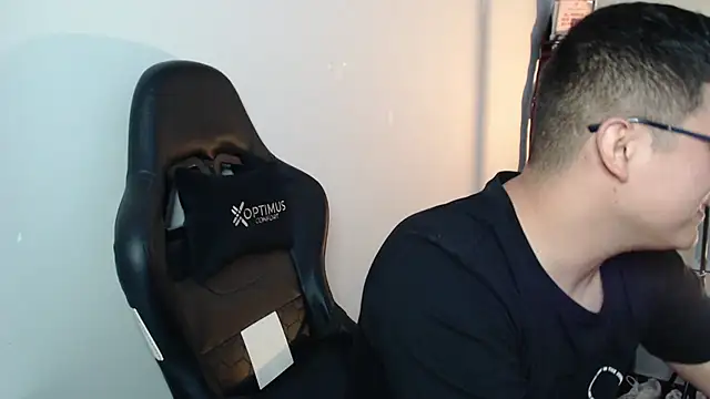 Plug Control online show from 02.12.26