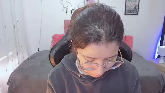 Amy joones online show from 11.10.25