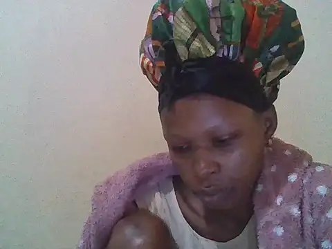 Snapshot of CharlotteDee chatting on 09.21.25 CharlotteDee online show from 09.21.25