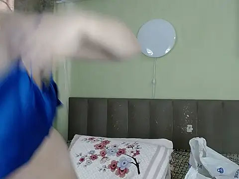 Kira Miler online show from 02.11.25