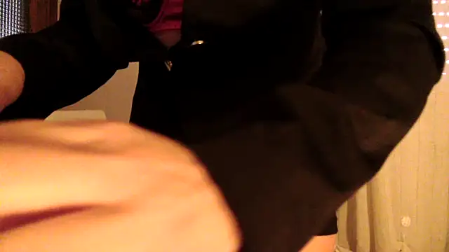 Snapshot of fragrance72 chatting on 02.01.25 fragrance72 online show from 02.01.25