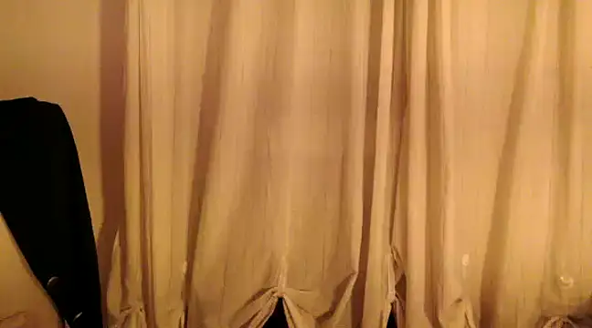 Snapshot of fragrance72 chatting on 02.02.25 fragrance72 online show from 02.02.25