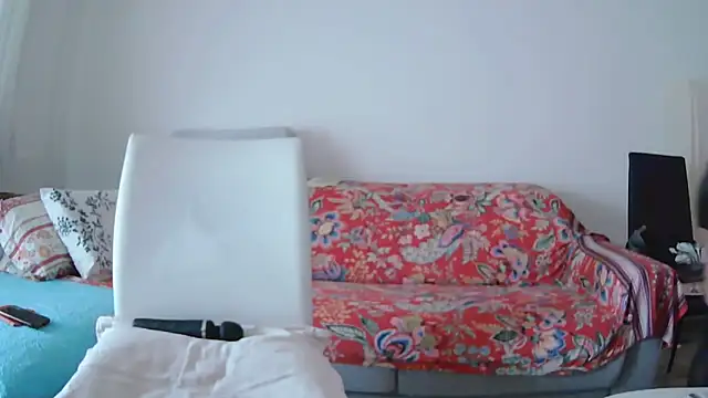 Snapshot of fragrance72 chatting on 03.20.25 fragrance72 online show from 03.20.25