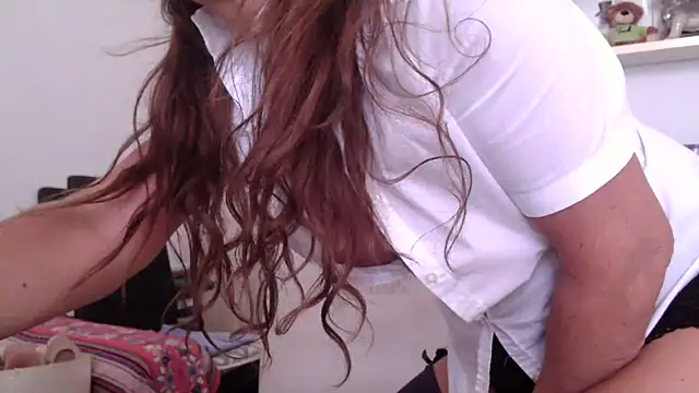 Snapshot of fragrance72 chatting on 10.11.25 fragrance72 online show from 10.11.25