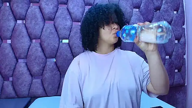 Snapshot of AlaSmith chatting on 03.24.26 AlaSmith online show from 03.24.26