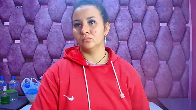 Snapshot of AlaSmith chatting on 04.02.26 AlaSmith online show from 04.02.26