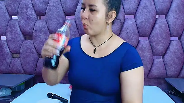 Snapshot of AlaSmith chatting on 04.06.26 AlaSmith online show from 04.06.26