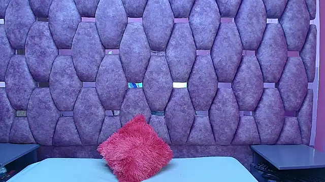 Snapshot of AlaSmith chatting on 04.07.26 AlaSmith online show from 04.07.26