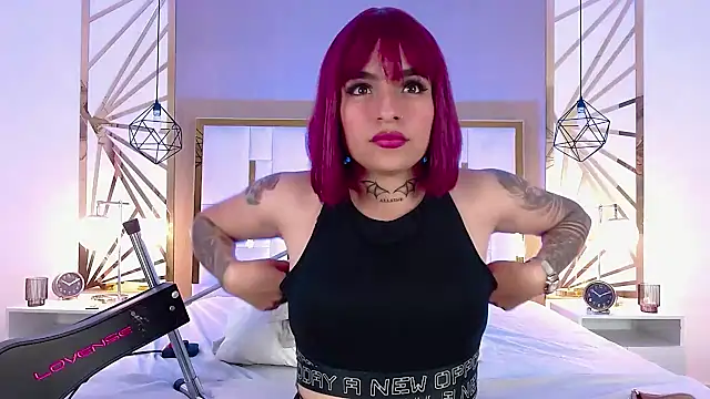 Snapshot of valeriee_millerr_ chatting on 01.24.25 valeriee millerr  online show from 01.24.25