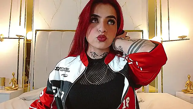 Snapshot of valeriee_millerr_ chatting on 02.12.25 valeriee millerr  online show from 02.12.25