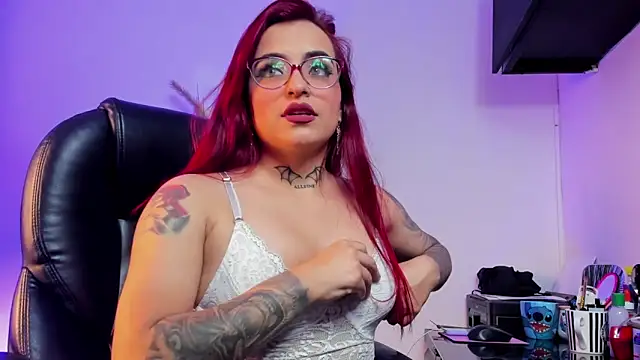 Snapshot of valeriee_millerr_ chatting on 03.21.25 valeriee millerr  online show from 03.21.25